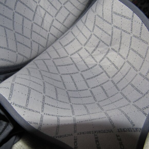 Victoria’s Secret Uplift Semi-Demi Underwire Gray Bra – Size 34DD - Picture 9 of 9